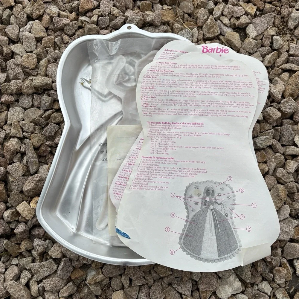 1997 Barbie Wilton Character Metal Cake Pan With Inserts And Instructions